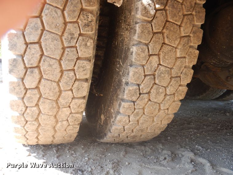 image for item JY9772 1989 White GMC WCS  tank truck