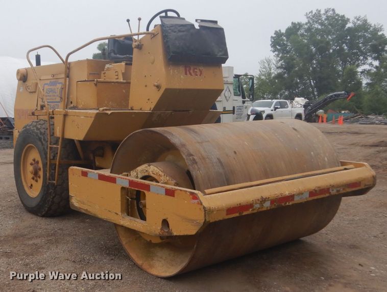 image for item JY9773 1979 Rexnord SP700  single drum vibratory roller