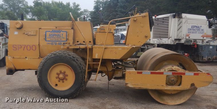 image for item JY9773 1979 Rexnord SP700  single drum vibratory roller