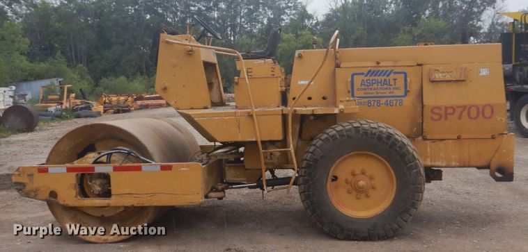 image for item JY9773 1979 Rexnord SP700  single drum vibratory roller