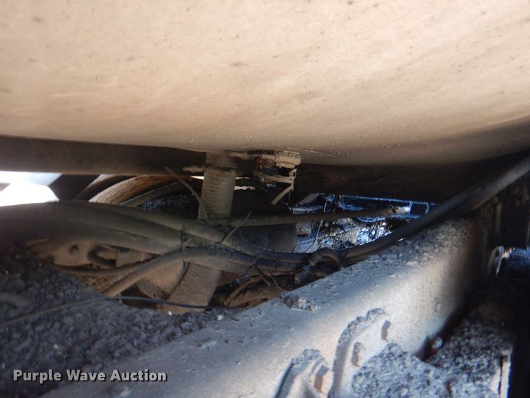 image for item JY9774 1992 Mack Midliner  oil distributor truck