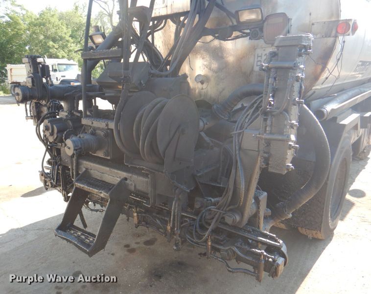 image for item JY9774 1992 Mack Midliner  oil distributor truck