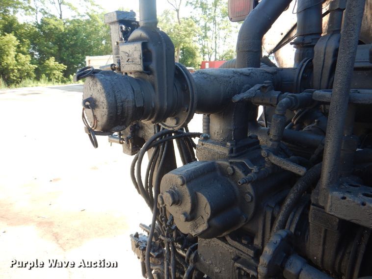 image for item JY9774 1992 Mack Midliner  oil distributor truck