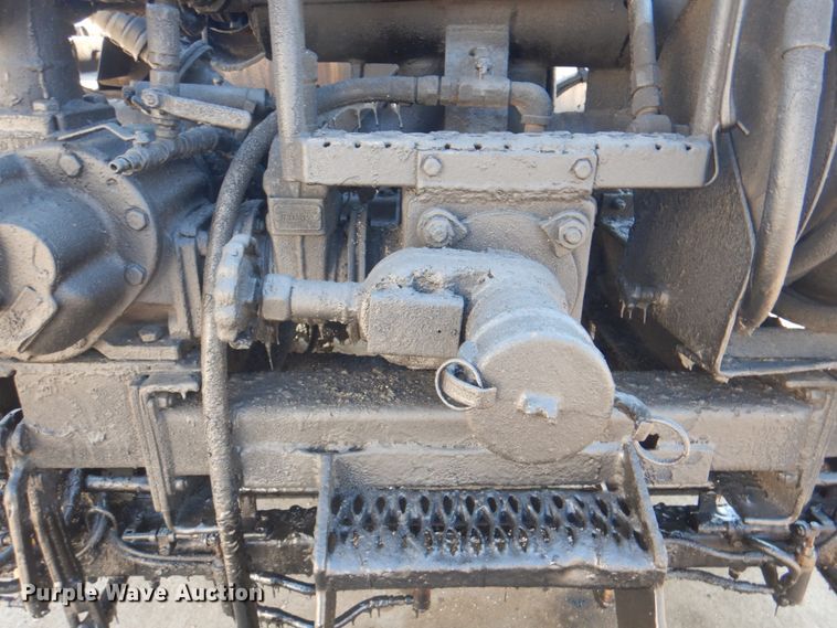 image for item JY9774 1992 Mack Midliner  oil distributor truck