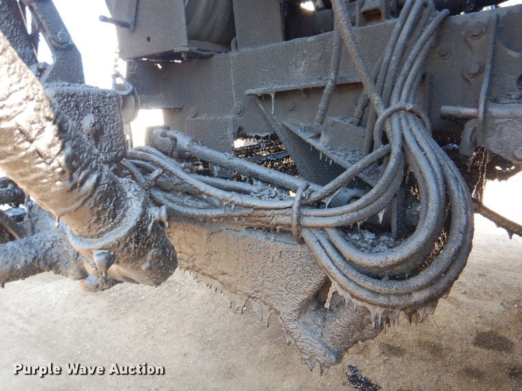 image for item JY9774 1992 Mack Midliner  oil distributor truck