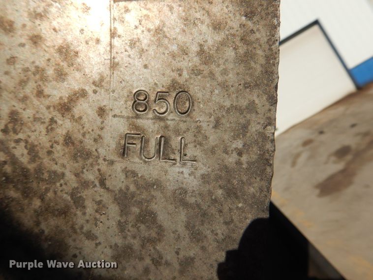 image for item JY9774 1992 Mack Midliner  oil distributor truck