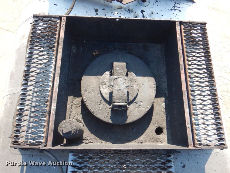 image for item JY9774 1992 Mack Midliner  oil distributor truck