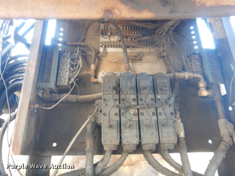 image for item JY9774 1992 Mack Midliner  oil distributor truck