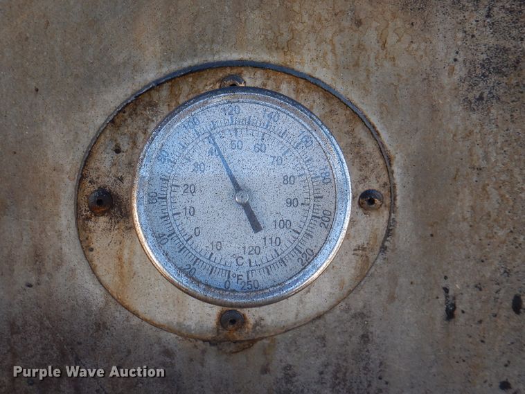 image for item JY9774 1992 Mack Midliner  oil distributor truck