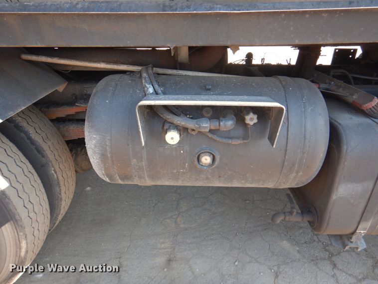 image for item JY9774 1992 Mack Midliner  oil distributor truck