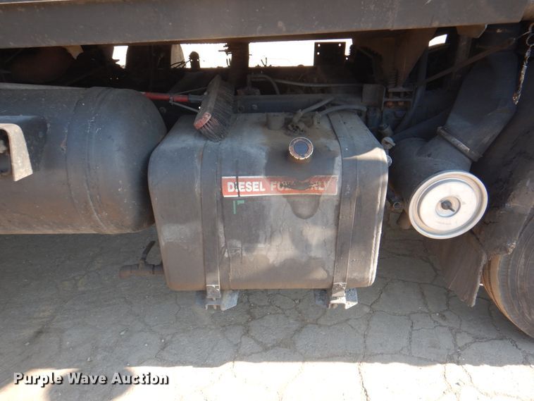 image for item JY9774 1992 Mack Midliner  oil distributor truck