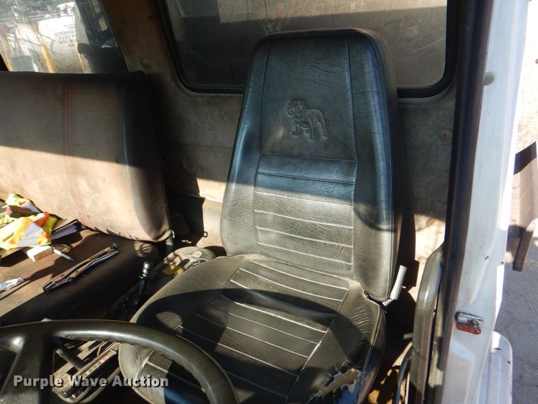 image for item JY9774 1992 Mack Midliner  oil distributor truck