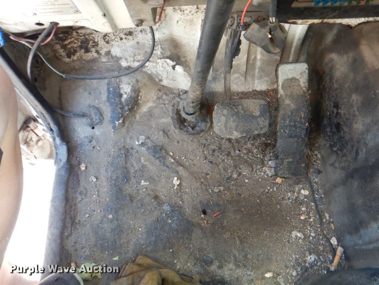 image for item JY9774 1992 Mack Midliner  oil distributor truck