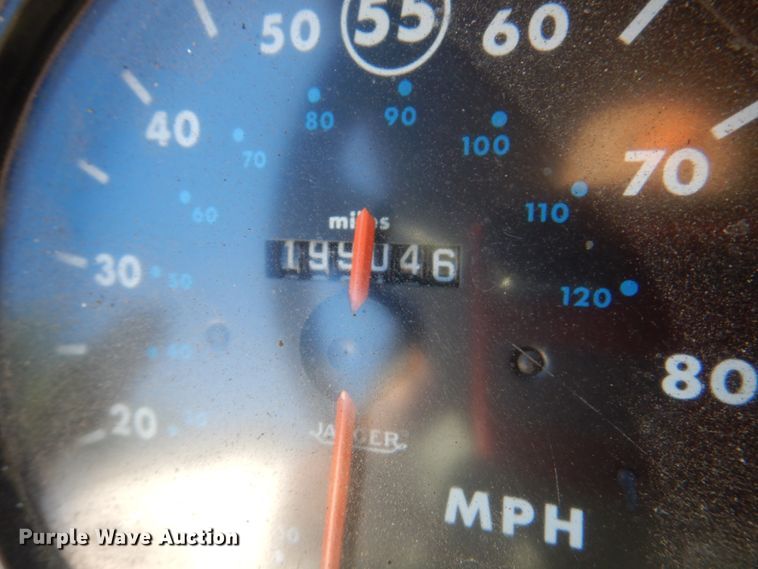 image for item JY9774 1992 Mack Midliner  oil distributor truck