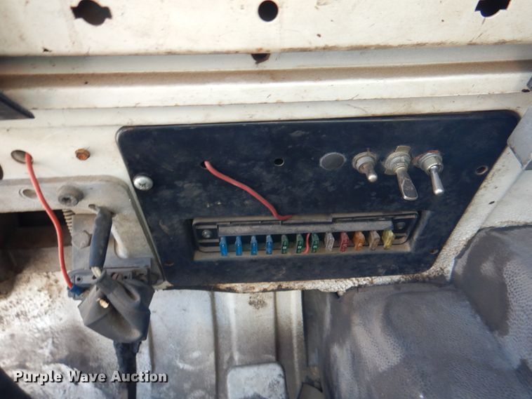 image for item JY9774 1992 Mack Midliner  oil distributor truck