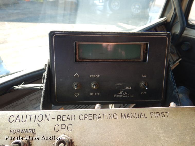 image for item JY9774 1992 Mack Midliner  oil distributor truck