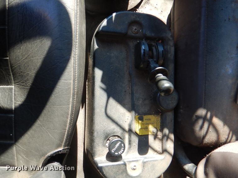 image for item JY9774 1992 Mack Midliner  oil distributor truck