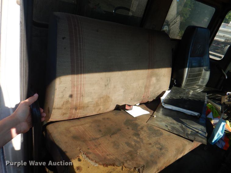 image for item JY9774 1992 Mack Midliner  oil distributor truck