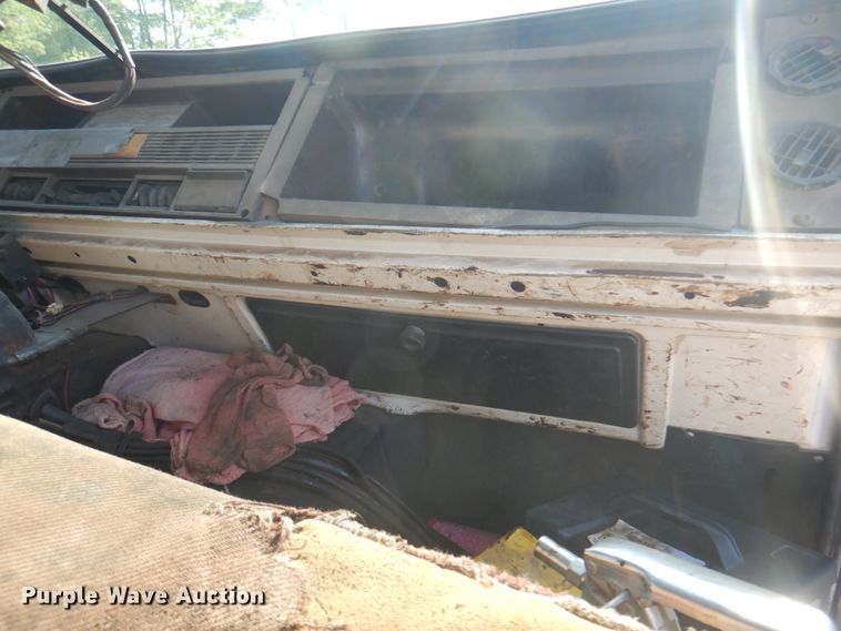 image for item JY9774 1992 Mack Midliner  oil distributor truck