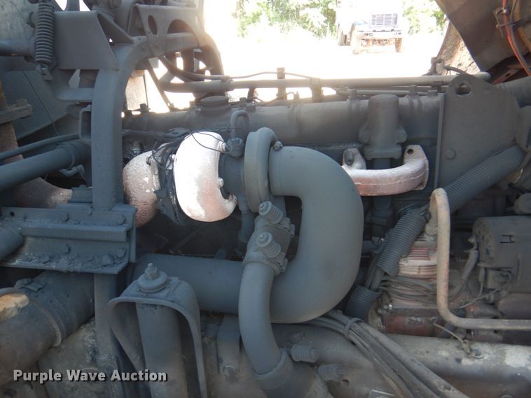 image for item JY9774 1992 Mack Midliner  oil distributor truck