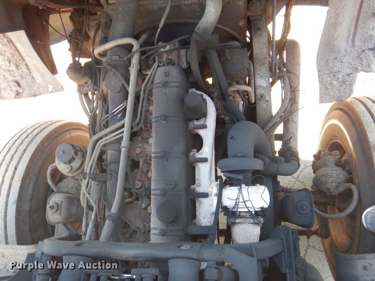 image for item JY9774 1992 Mack Midliner  oil distributor truck