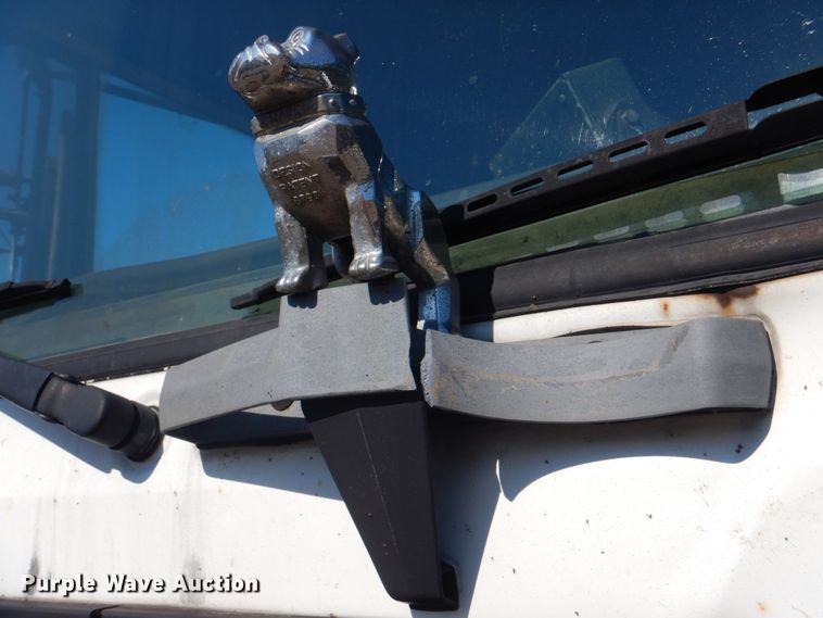 image for item JY9774 1992 Mack Midliner  oil distributor truck