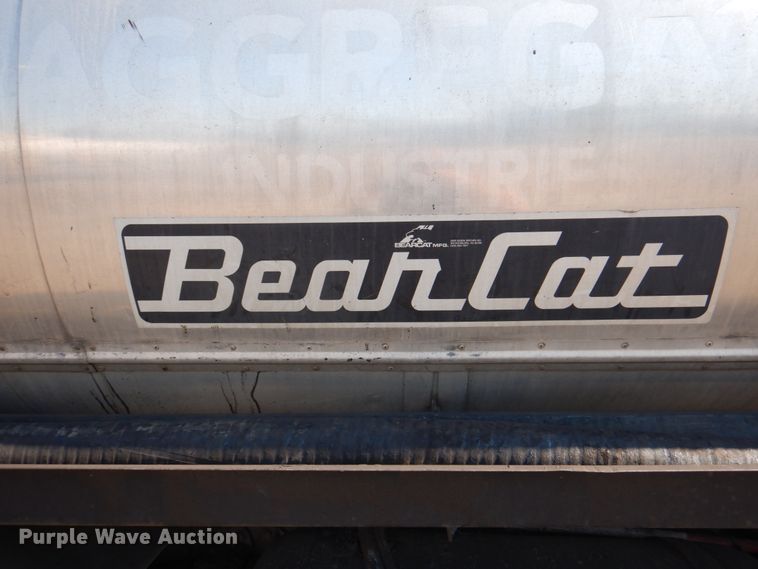 image for item JY9774 1992 Mack Midliner  oil distributor truck