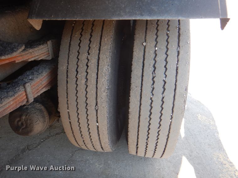 image for item JY9774 1992 Mack Midliner  oil distributor truck