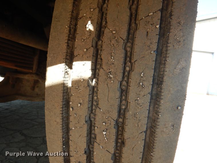 image for item JY9774 1992 Mack Midliner  oil distributor truck