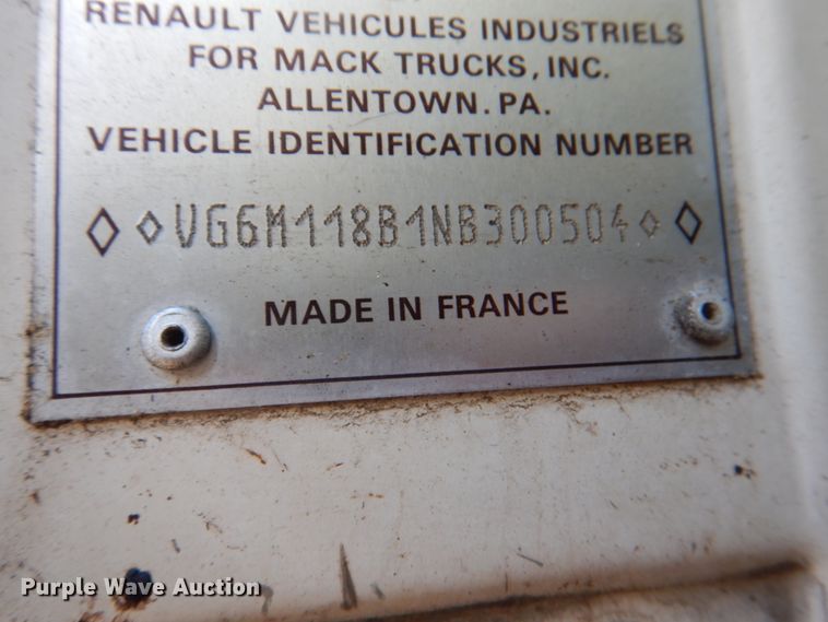 image for item JY9774 1992 Mack Midliner  oil distributor truck