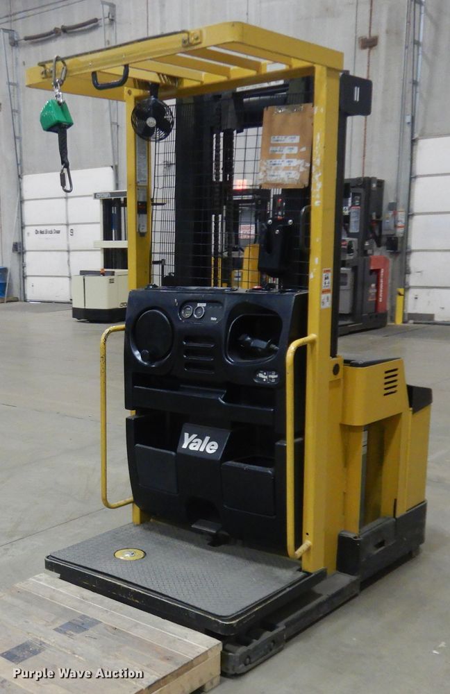 image for item KU9451 Yale 0S030ECN24TE089  order picker