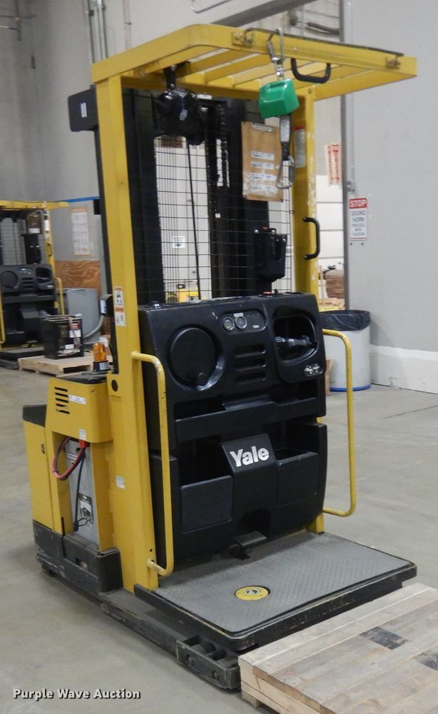 image for item KU9451 Yale 0S030ECN24TE089  order picker