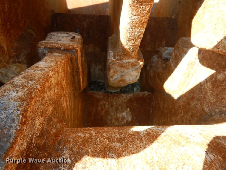 image for item KU9523 Excavator concrete pulverizer