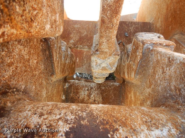 image for item KU9523 Excavator concrete pulverizer