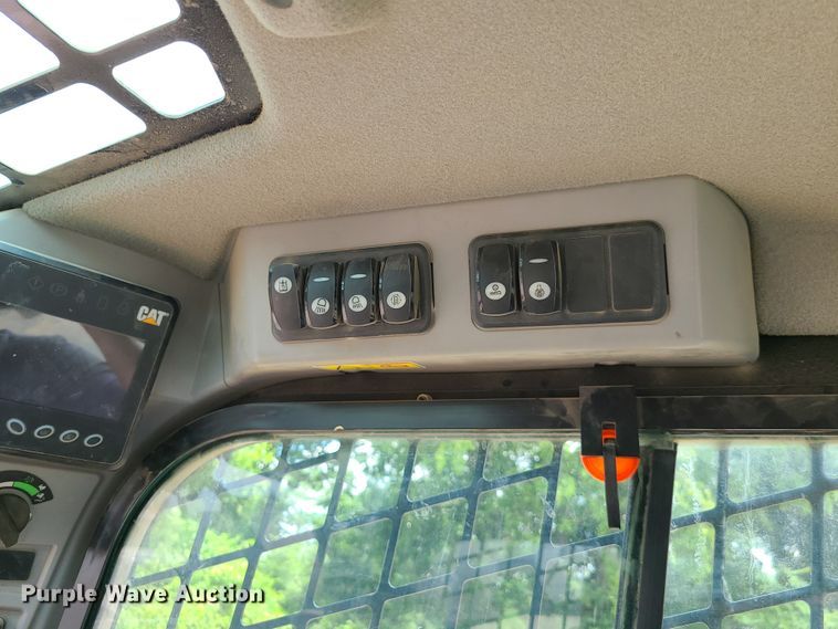 image for item L1311 2018 Caterpillar 299D2  tracked skid steer loader