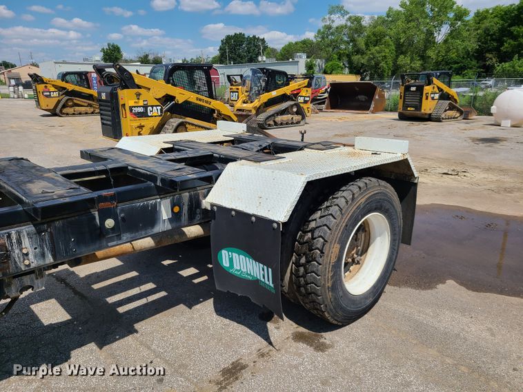 image for item L1321 1995 Ford F800  truck cab and chassis