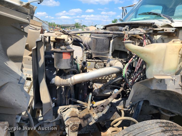 image for item L1321 1995 Ford F800  truck cab and chassis