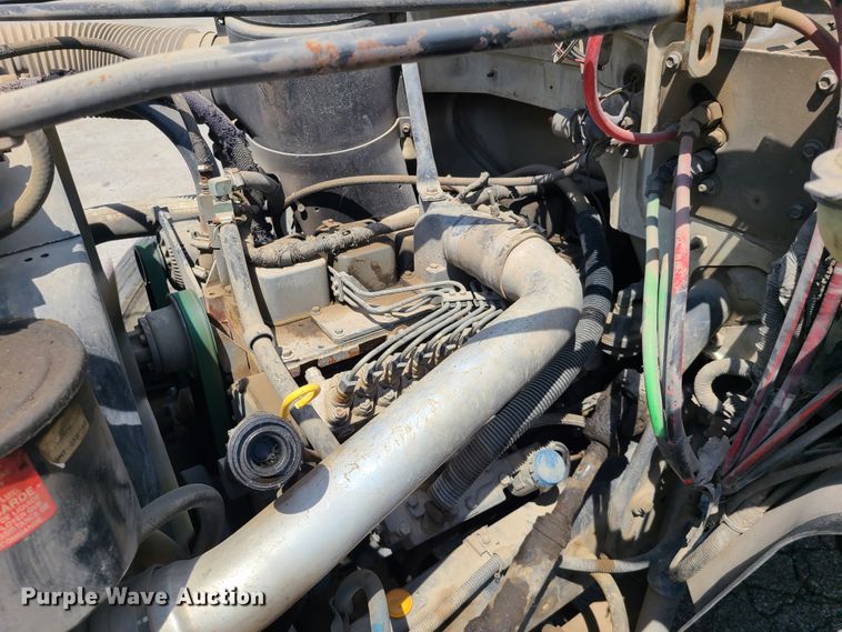 image for item L1321 1995 Ford F800  truck cab and chassis