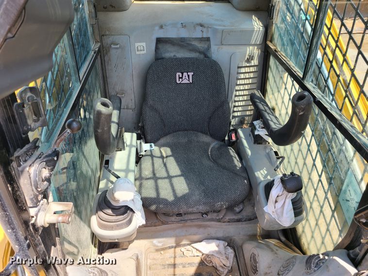 image for item L1322 2011 Caterpillar 262C  skid steer loader