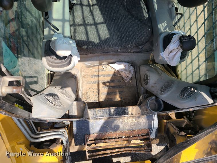 image for item L1322 2011 Caterpillar 262C  skid steer loader