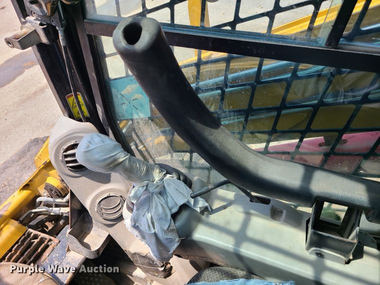 image for item L1322 2011 Caterpillar 262C  skid steer loader