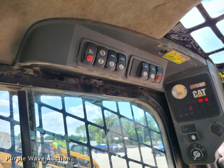 image for item L1322 2011 Caterpillar 262C  skid steer loader