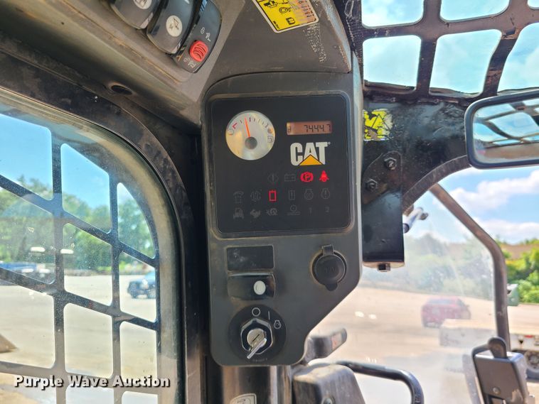 image for item L1322 2011 Caterpillar 262C  skid steer loader