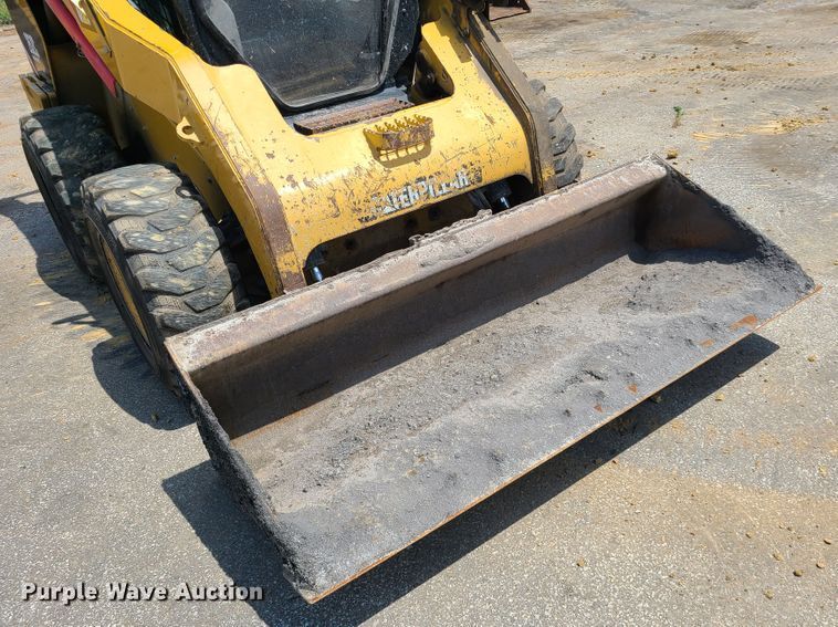 image for item L1322 2011 Caterpillar 262C  skid steer loader