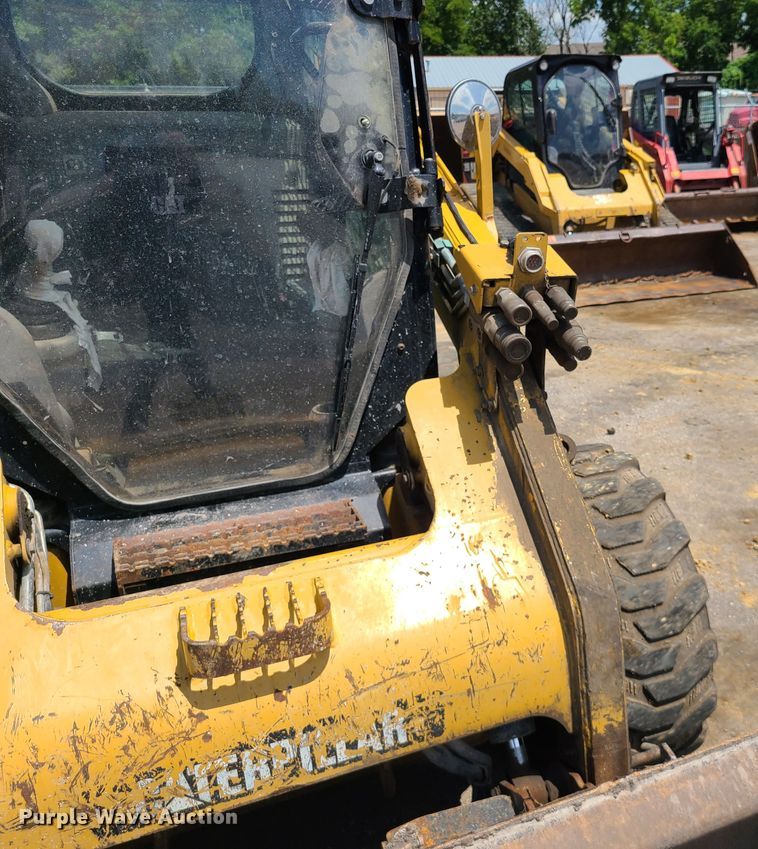 image for item L1322 2011 Caterpillar 262C  skid steer loader