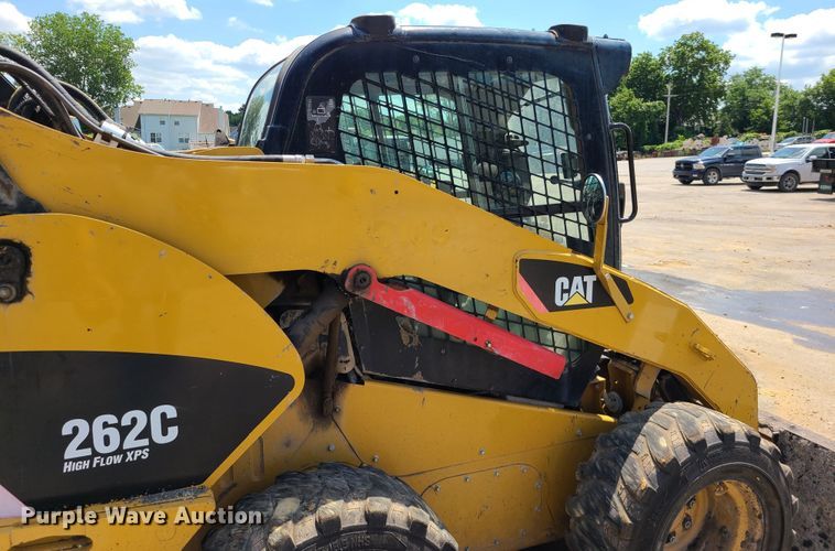 image for item L1322 2011 Caterpillar 262C  skid steer loader