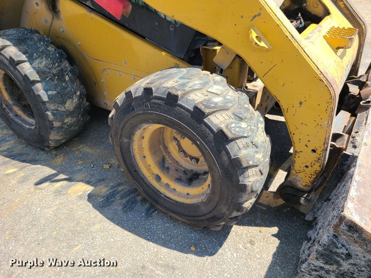 image for item L1322 2011 Caterpillar 262C  skid steer loader