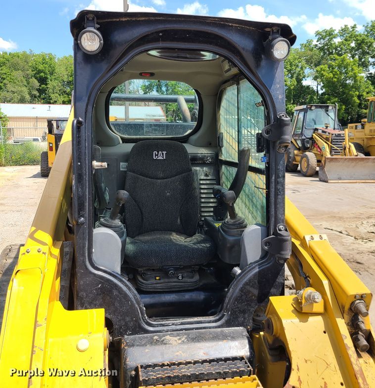 image for item L1325 2018 Caterpillar 299D2  tracked skid steer loader