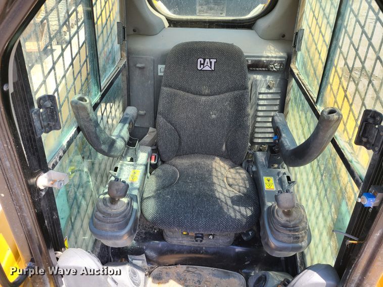 image for item L1325 2018 Caterpillar 299D2  tracked skid steer loader