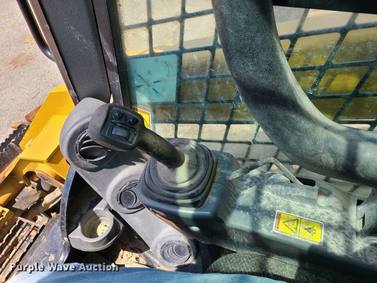 image for item L1325 2018 Caterpillar 299D2  tracked skid steer loader